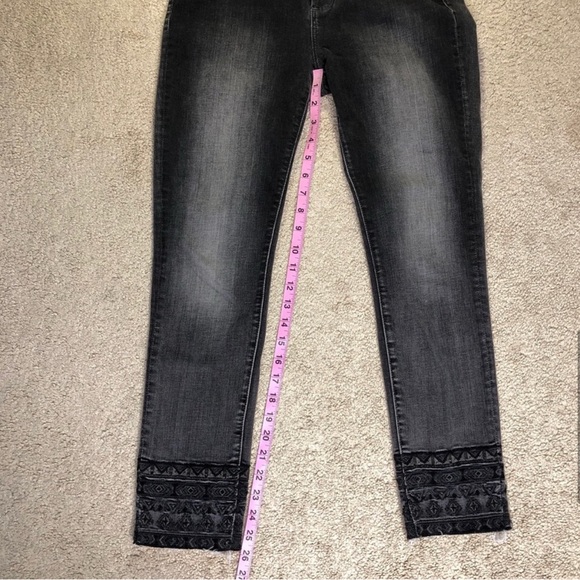 Driftwood embroidered Cuffs Skinny Jeans - Picture 12 of 13